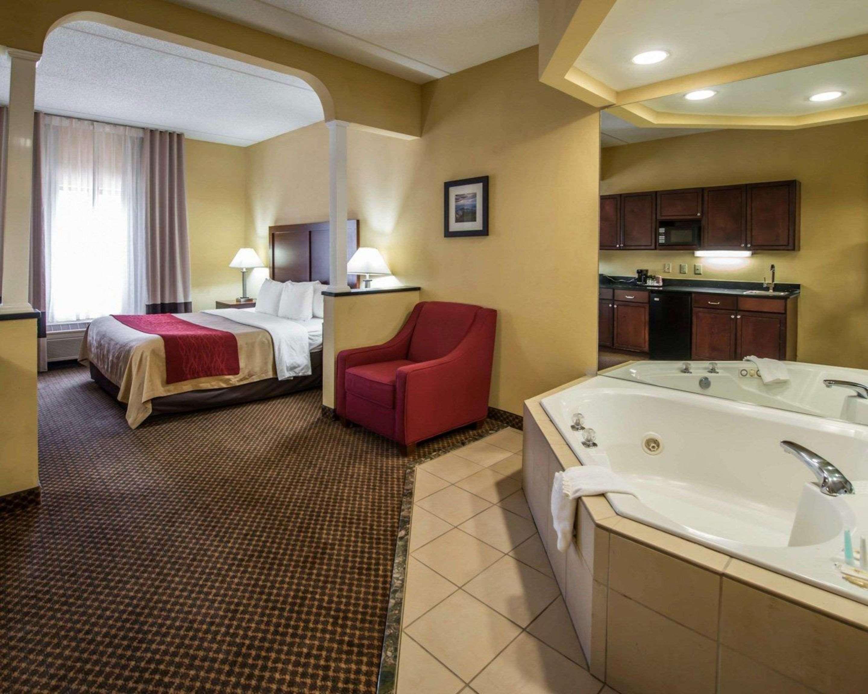 Comfort Inn & Suites Моргантон Экстерьер фото